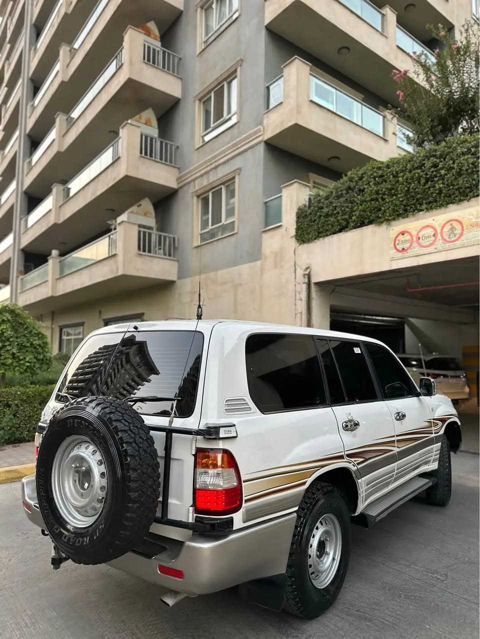 🚨🔥 Toyota Land Cruiser GXR 2002 🔥🚨

💎 نظيف جداً ونموذج بالجوني والنظافة
🏠 السيارة مال بيت وباسمي

━━━━━━━━━━━━━━━━━━━━ 💥 الحالة:

⚙️ گير + مەکینە + ئەکسڵ + دبل + أكسل بە شەرت
🔧 تەقە و ڕەقە هەمووی بەشەرت
🚘 پێش تەبەڵە مەرغووب
🛞 4 تاير + ويل دەنلوبی لوکی لەژێرە
💡 پێش و دوا چرکەی تیانیە
🔩 جێلەزگە بەشەرت، پێوەی نەسوتاوە
🔧 ژێر طلیشەکانیش بەشەرت
💯 دعامی بۆ دعامی، هەموو گیانی لەسەر دەقی شەریکە ماوەتەوە
✨ یەک دینار مەسرەفی تیانیە

━━━━━━━━━━━━━━━━━━━━ 💎 مواصفات 3/4:

❄️ ناوزەرد
🧊 سەلاجە
❄️ تەبریدی مەركەزی
🪟 4 جام کارەبا
🎛️ سوکان ئێرباگ
⚙️ دبل فڵەچە
🔊 هۆک بیلادی
🛡️ دعامی بۆ دعامی بەشەرت

━━━━━━━━━━━━━━━━━━━━ 🎨 بۆیاخ و ملاحظات:

🎨 سەیارەکە 4 پارچەی بۆیاخە
🔧 گرچێکی ناو دەرگاکەی هەیە
❄️ یەک پەلە ساردی هەیە

💯 سەیارەکە نمونەیە لە جونی و پاکی

━━━━━━━━━━━━━━━━━━━━ 

📍 شوێن: سلێمانی
📞 ژ.م: ***********
