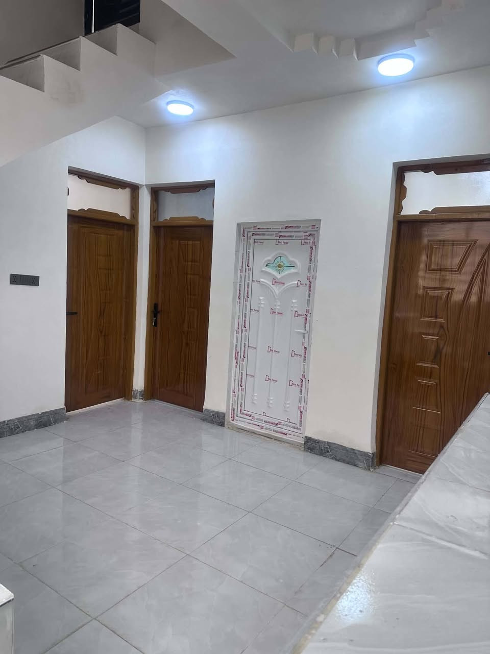 نجف شارع المطار • ١٠٠م • غرفتين