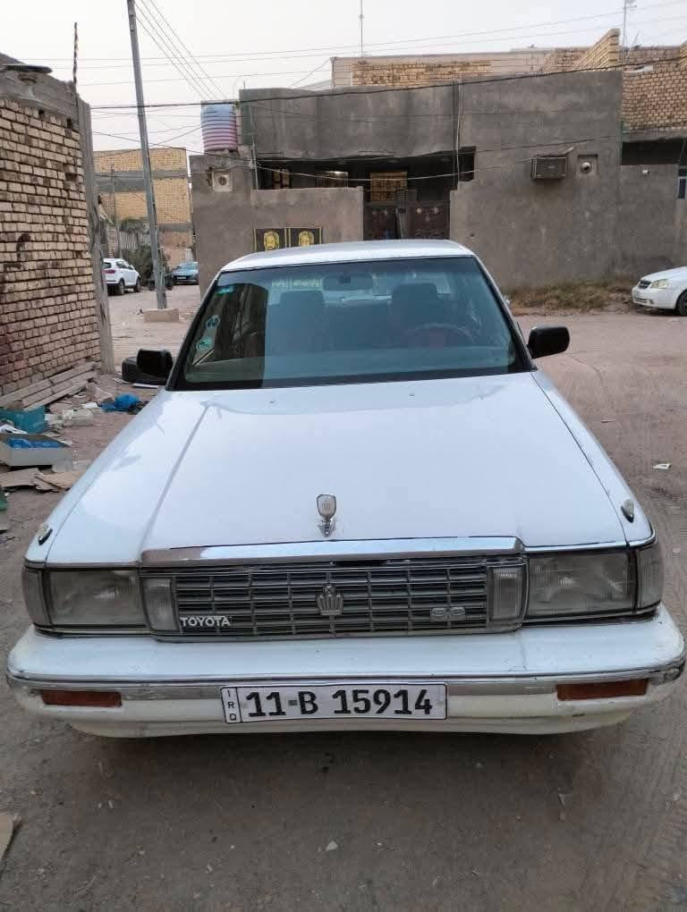سيدان موديل 88 بأسمي رقم انكليزي سنوية لل ,30مكينة نظيفه جدا 2500 بطة قبق اسود كير باكيت كهربائيات كلها شغاله سيارة ما بيها ضربة قوية حلوة مصبوغة عام عدى القمارة يسرى بلاد مكانها ناصرية مركز 
السعر 42 قابل للتفاوض 
***********
