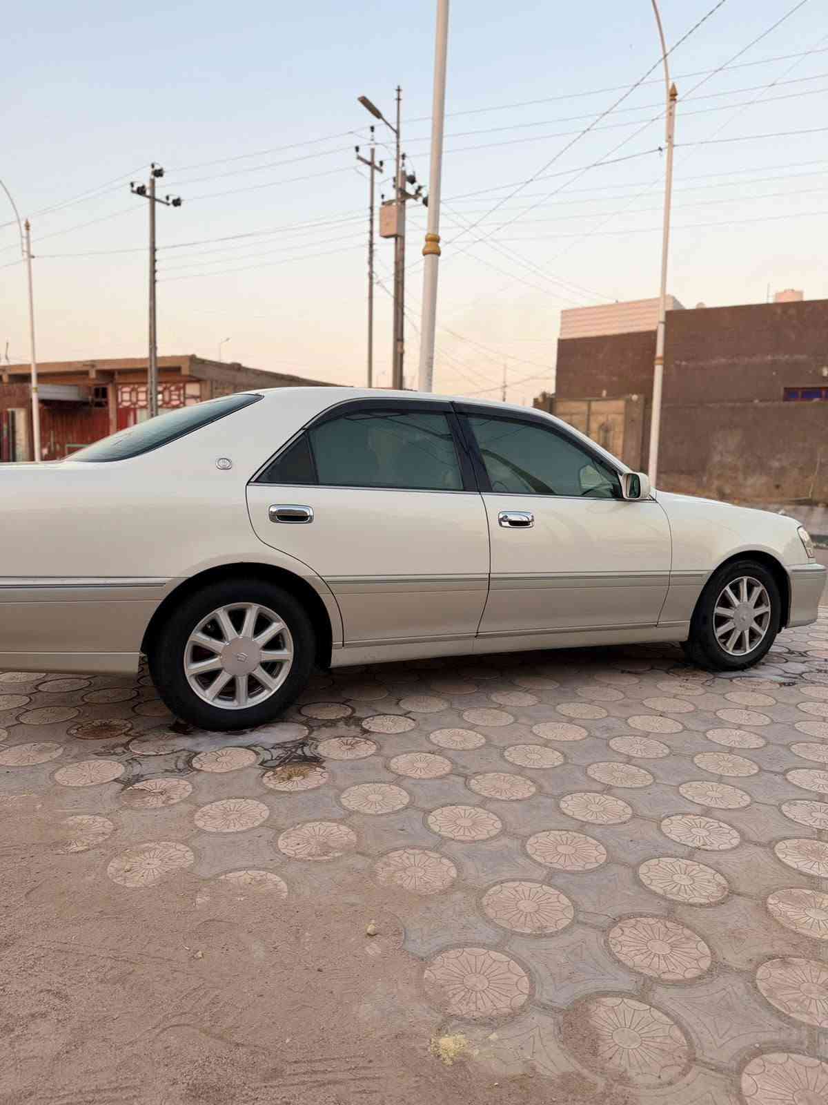 السلام عليكم جنون للبيع موديل 2003 كرستال دكمتين برده خلفيه خضراويه السياره دواخل بيجي  السياره مكينه وكير دي فور الجبير بعدها بلضمان صار خمسه ايام من شديتها حداديه خلي امامي توني مسويها تبريد ثلج تخم تاير جديد رقم بصره تحويل مباشر باسم المشتري السعر 140 $ مكان السياره ذي قار رقم الهاتف ***********

