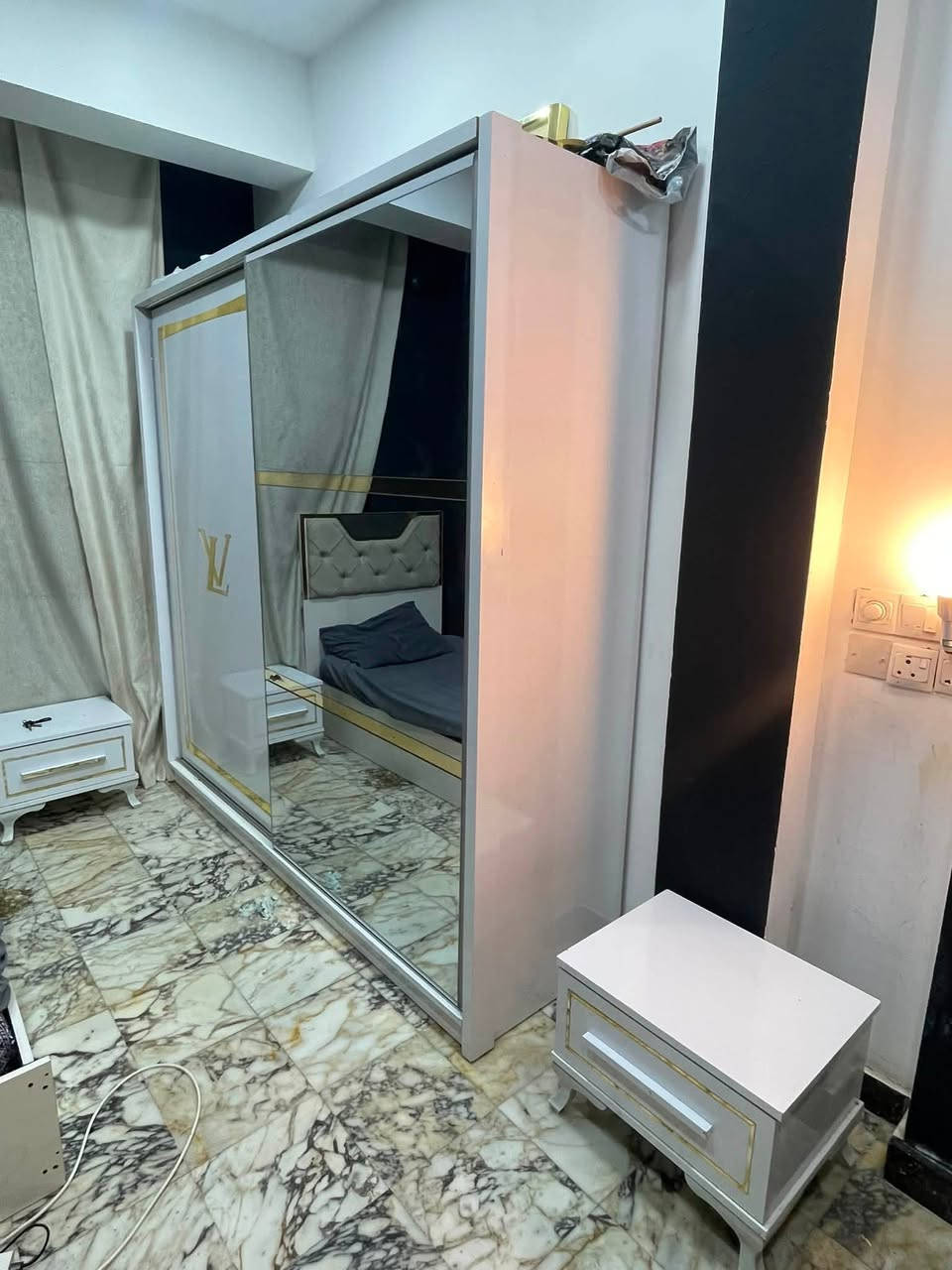 سلام عليكم غرفه نوم مستعلمه جديده كدامكم  نضافه ٩٠ بل ميه بيه جربايه نوع صويا بس الخشبه اب ٦٠ الف ماخذه ضرر بيه بس مجر واحد يرادله بس براغي ممكسور  مال ميز تواليت  سعره ٣٥٠ وبيه مجال مستعجل عله بيعته بسبب ضروف مكاني كاضميه عبد المحسن رقمي بس واتساب *********** متواجد خاص
