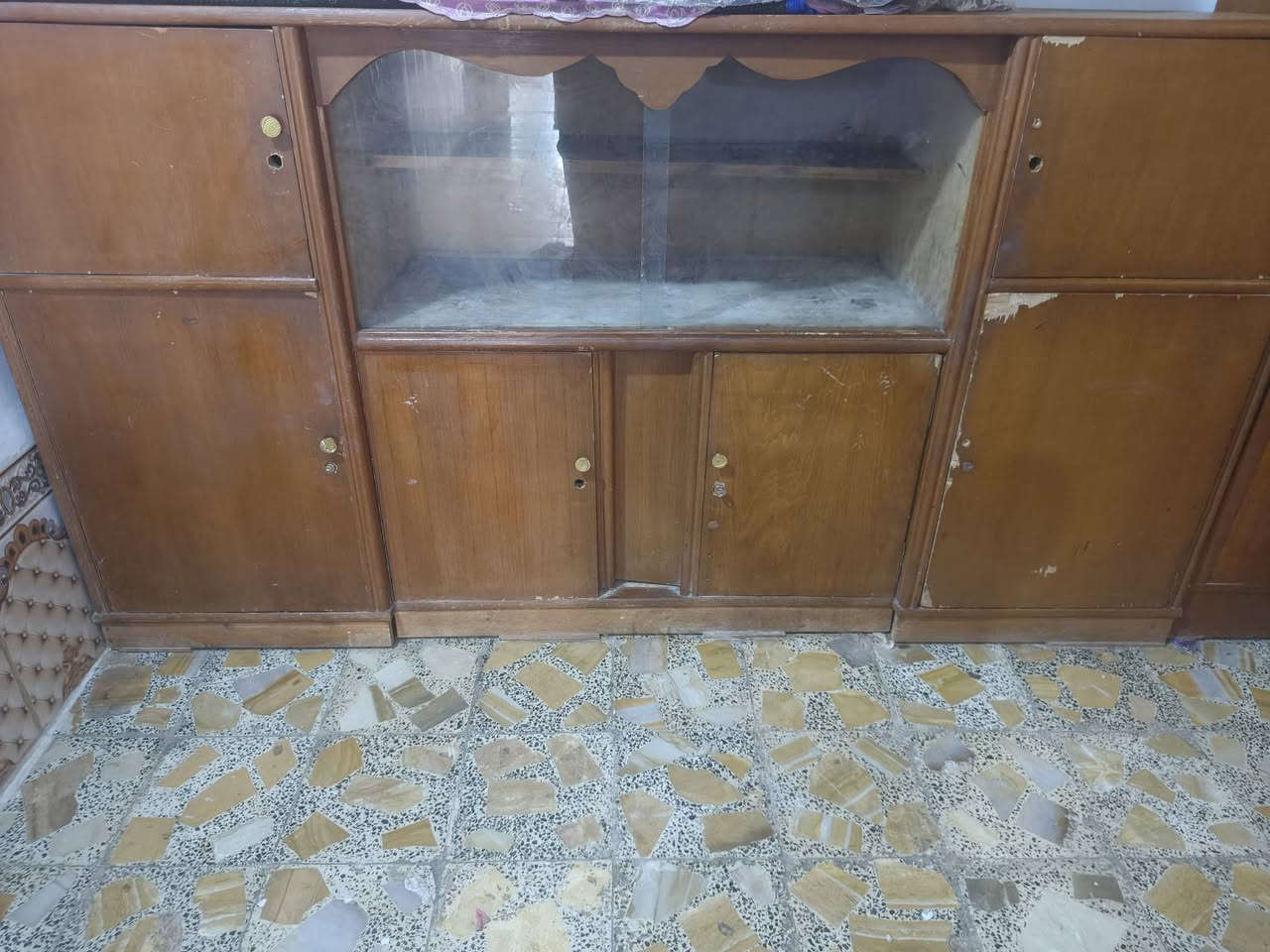 كنتور ثلاث بيبان نظيف مع بوفيه العنوان نجف رقم الاستفسار***********
