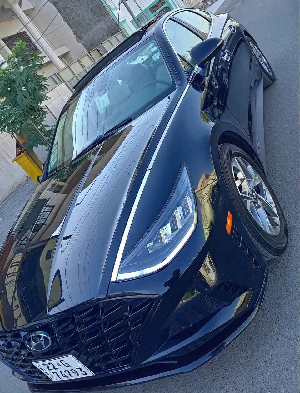 سوناتا ٢٠٢٠ ماشية ٨٥ الف كيلو حادثها جاملغ خلفي وبالعراق امامي تبدل نفس اللون يعني فقط خلفي مصبوغ بالسونار بانوراما بصمه شاشة ديجتال رادار قيادة ذاتية تدفئة كشنات شحن واير ليس نقاط عمياء صندوق بصمه تخم تاير جديد وباتري جديد 
السعر ١٥٠ وبيها مجال بسيط 
بغداد القادسية 
***********
