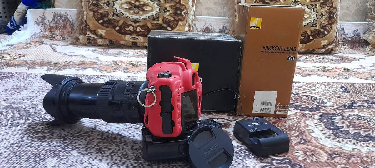 للبيع كامرا نيكون D780 كامله مع عدسه ٢٨ -٣٠٠ نظيفه جدا ماعدا فطر بالشاشة بس كلشي شغال حتى اللمس مع كل غراضهه 
اتصال ***********
