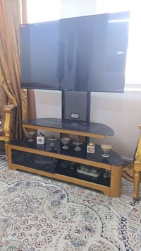 ميز بلازمة مع شاشة بلازمة السعر 250 التواصل على الواتساب 07702574328