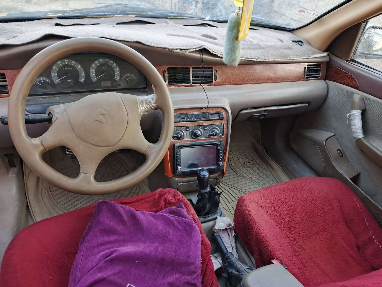 السلام عليكم سمند موديل 12مكينه خيط بخار كير جديد كهرباهيات كلها شغاله صدر جديد تخم تاير جديد مصفره هيه و غرامات بسمي سنويه ال 31جاهزه كبل لشارع السعر 22وبيه مجال الشراي مكاني بغداد ناحيت الوحده قرب بسمايه اتصل ودلل ***********
