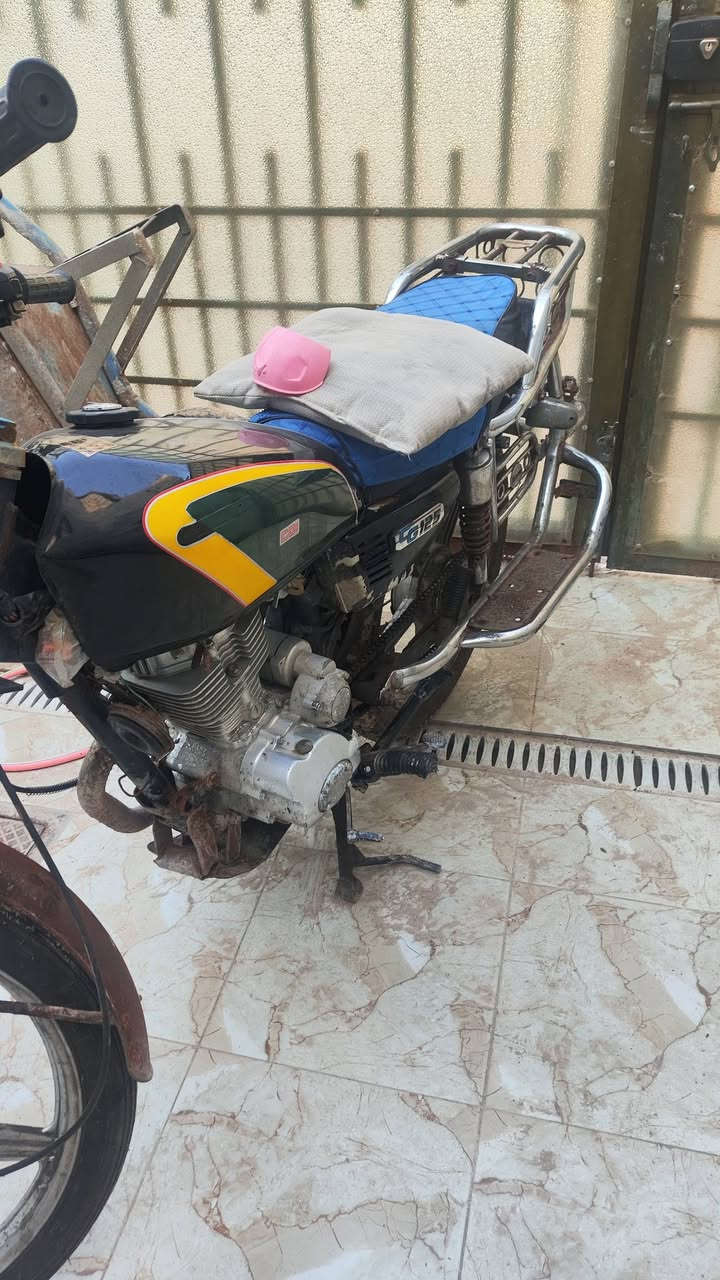 السلام عليكم درجة ايراني مكينه مامفتوحهه بارت كلشي شغاله بيه كهربائيات  السعر 450 وبيها مجال قليل مكان البصرة تنومة صالحية شراي تواصل ***********
