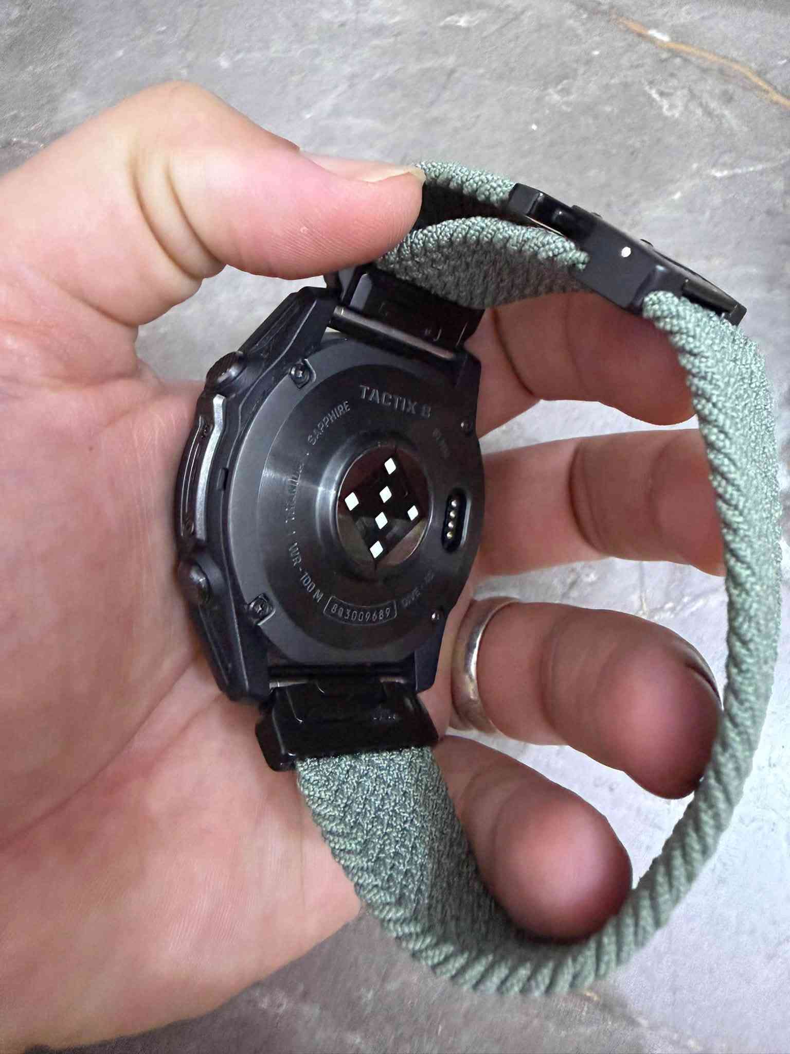 السلام عليكم احبتي لعشاق الفخامه توفر الان ساعة Garmin Tactix 8 Sapphire AMOLED 51 mm Titanium ساعة تحتوي على سير عدد 2 عسكري و ربل  مع كافة ملحقاته نضافه 100‎%‎
السعر مليون و850 الف 
سعر الجديد 2 مليون و170 الف
لتواصل يرجى الاتصال على هذا الرقم***********
