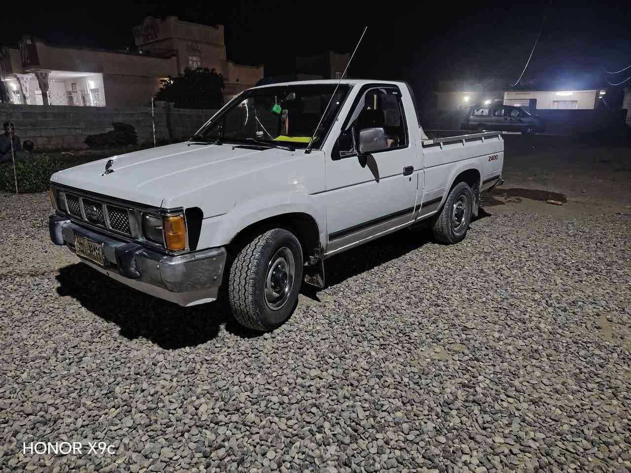 سلام عليكم 
نيسان موديل 1989 بشرط كير محرك أكسن طخم تواير جديد رقم نينوى سنويه تاريخ النتهاء 2017 كابون بانزين بيه رقم نينوى المكان قضاء مخمور الاستفسار نتصل على رقم التالي ***********/***********

نص مكتوب في الصور:
- HONOR X9c