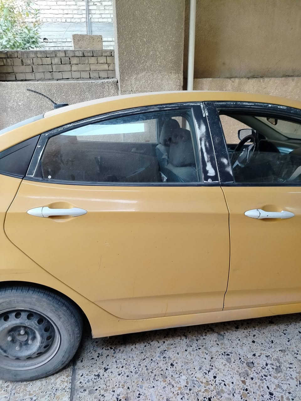 السلام عليكم اكسنت للبيع او مراوس وارد امريكي تكسي موديل 13 محرك 1600جي دي اي للاستفسار الاتصال ***********وتساب
