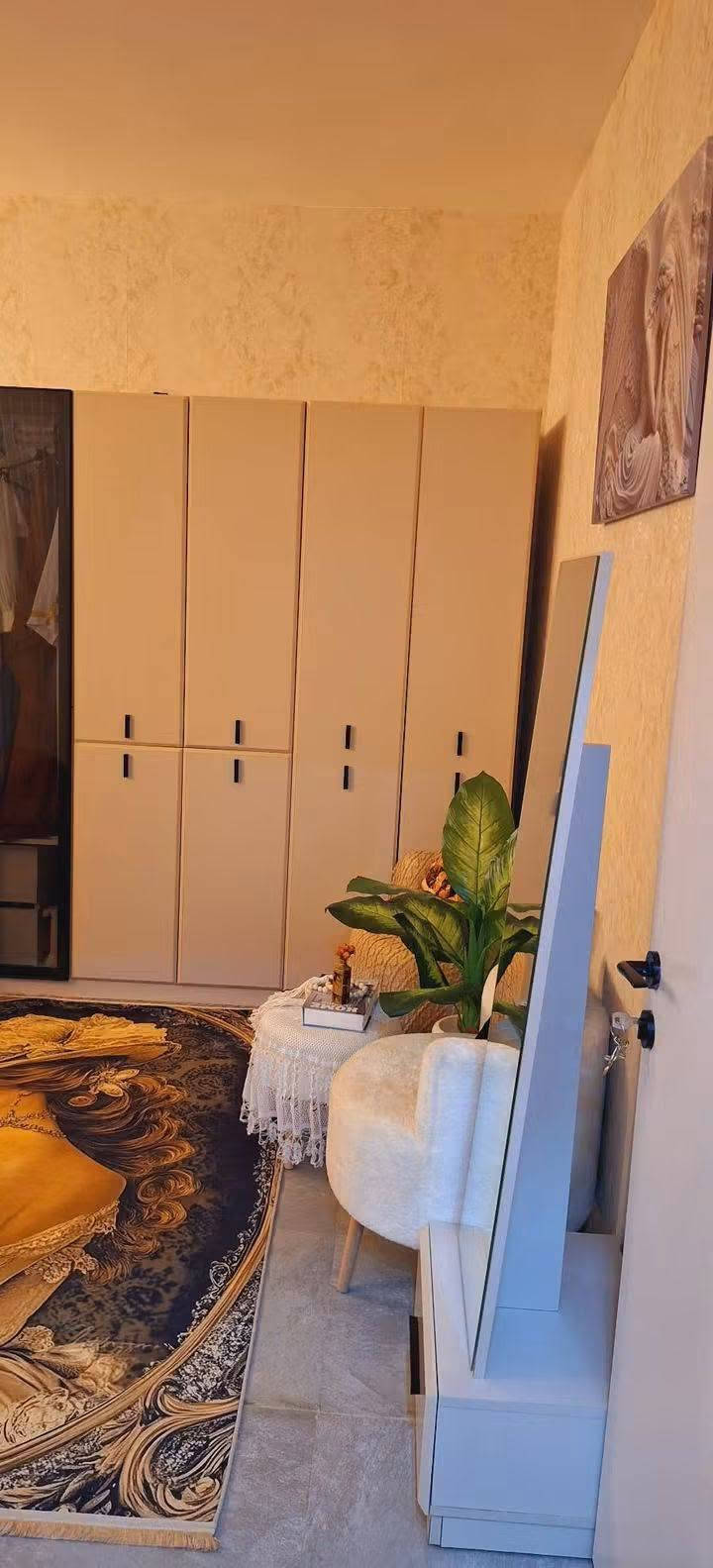 🏠 بيت للبيع - 200 متر طابو صرف
📍 مجمع اللؤلؤة - منطقة الحر - بالقرب من المستشفى التركي - كربلاء

مواصفات البيت:
• المساحة: 200 متر مربع طابو صرف • 3 غرف نوم • صالة كبيرة • استقبال • مطبخ حار + مطبخ بارد • 3 صحيات داخلية • حديقة أمامية + حديقة خلفية • كراج سيارة 
البيت بناء نظيف وجاهز للسكن، موقعه مميز داخل المجمع وقريب على كل الخدمات والمستشفى التركي.

للاستفسار والتواصل:
📞 ***********
متوفر واتساب والماسنجر مفتوح

#بيوت_للبع #كربلاء #الحر #مجمع_اللؤلؤة #
