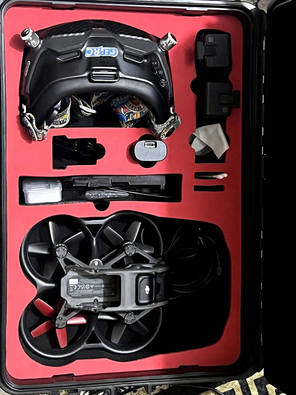 Dji avata 1
افاتا 1 للبيع 
كت كامل 
تدعم تصوير 4k/60fps 
مع جوستك 
 و نظارة v2 

الدرون نظيفة وما بيها عيب 
مكاني واسط 

واتساب ***********

