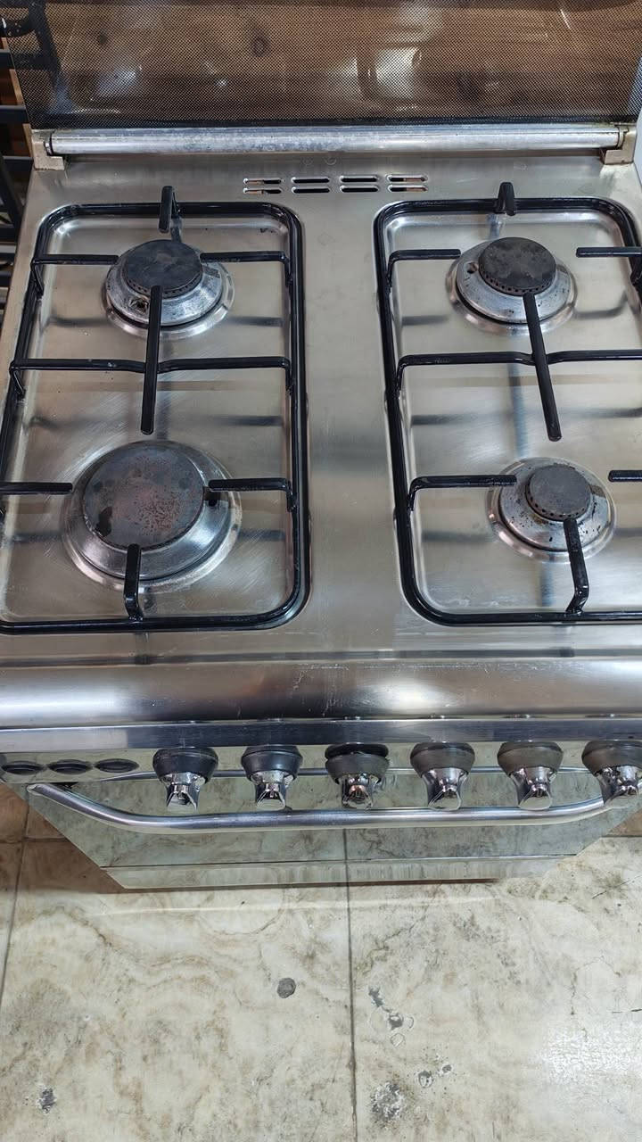 طباخ و غسالة البيع بسعر مناسب ومستعجل على بيعتهم 
*********** وتساب
