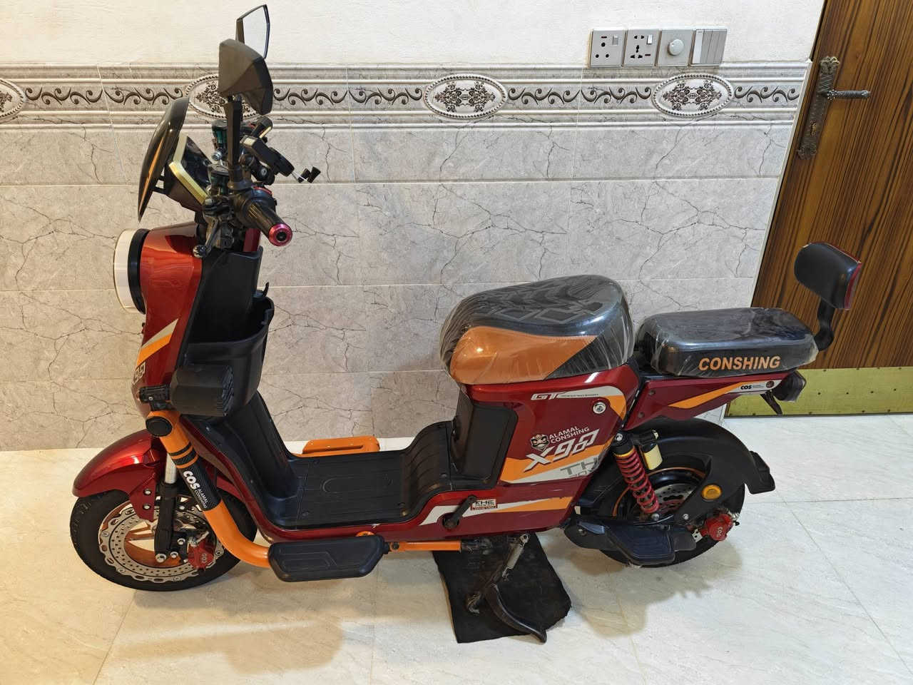 دراجة 900X
ملف 2000w 
سرعة 105 کم 
بطارية عدد 5 دبل 32 امبير 
يقطع مسافة 70 km 
بریکات دهن دسكات فلنجة 
MP3 فلاش +راديو اغاني + بلوتوث 
تاير حجم 300/10 
دبلات عدد 4 امامي غاز
 سعر 450 بي مجال للشراي 
واتساب ***********
