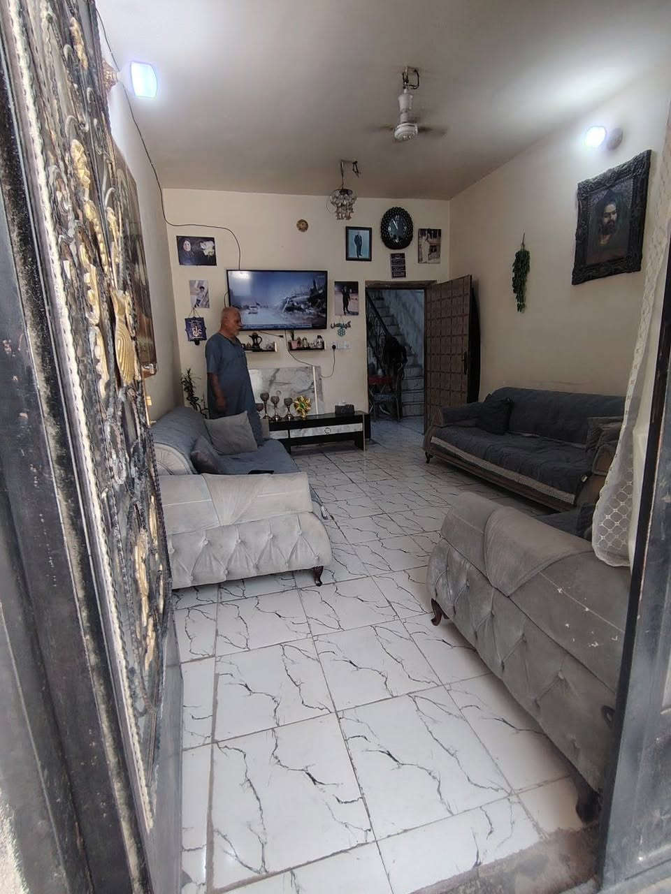 سلام عليكم بيت البيع مساحه 120متر طابق بيت طابو زراعي وكاله ام الصوره  جاهز مابي نقص مكانه زعفرانيه شارع كهرباء قرب صيدليه زينه علي رقم الهاتف ***********استفسار على رقم غير متواجد نت
