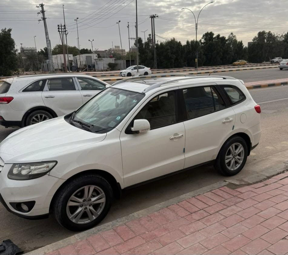السلام عليكم. سنتافيا ٢٠١١ خليجي رقم انكليزي بغداد بأسمي بيه قطعه وحده باب السايق بيع أو مراوس توكسان.  السعر ١٤٥ وبيه مجال. مكان السياره النجف الكوفه للاستفسار الاتصال ***********
