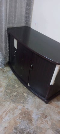 السلام عليك الميز المكتبي مع الكرسي 100 والجام 50 و الثاني 25 وبيهن مج...