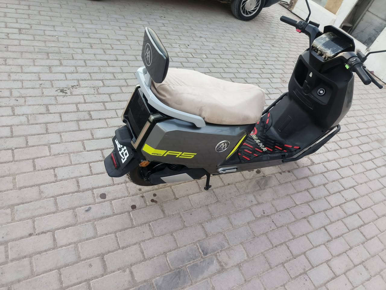 ماطور شحن نظيف جدا مستعمل شهر ونص بطارياته 6 مسطره يمشيك 35 كيلو مفول كله السعر 750 وبي مجال بسيط الاتصال الرقم تفحص وتاخذ والنظافه فول واحد على الواحد برغي ما عايزه ***********
