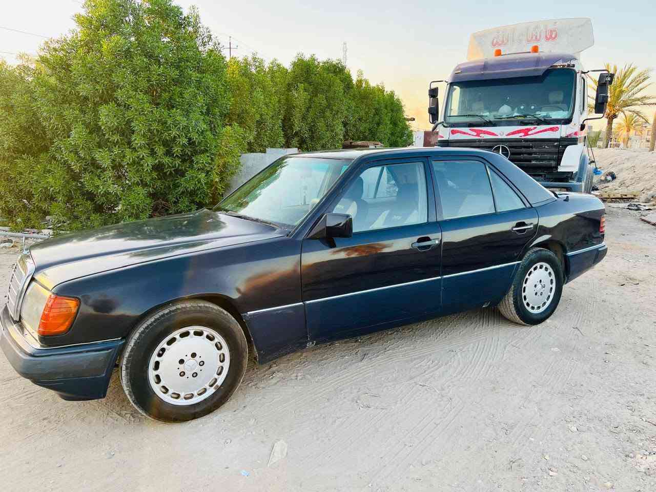 سلام عليكم مارسيدس دب موديل 88 مكينه 2.5 قواعد دبلات بلاديه تبري شغال كامرات امامي وخلفي سستم سماعات ترايك وين ميعجبك مكان السياره النجف ناحية الحيدرية السعر 57وبيه مجال تحويل مباشر بسمي ***********
