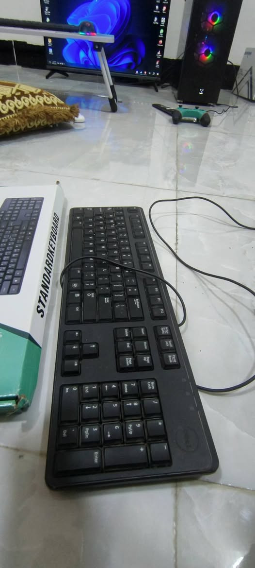 ماوس HXSJ الشركة لكن يعتبر من ماوسات العقرب scorpion قوية وغنيه عن التعريف الماوس بي سوفت وير تحكم كامل بالسرعه والمودات والالوان تكدر تخلي لون واحد ومتغير مثل ما تريد والازرار تكدر تخصصها حتى تدخل للموقع او الانر الي تريده انت 

2 كيبورد ماشي الحال 

3 كيبورد ثاني خوش نوعيه زين

4 مكبسه تيك توك

العنوان الانبار رمادي الحوز قرب مدرسة جنيد البغدادي

الرقم ***********

 متوفر توصيل
