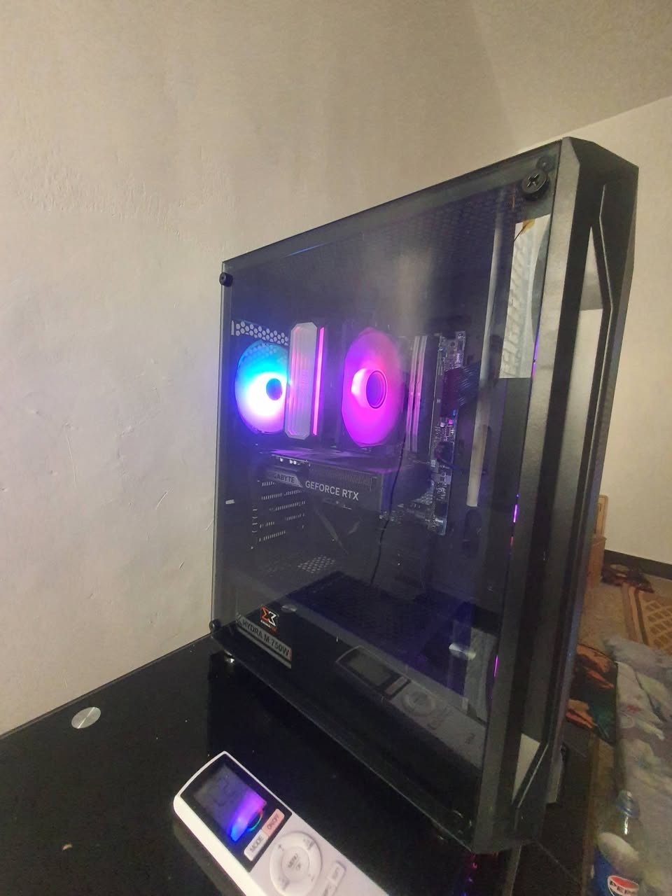 تجميعه 5060 ti  ١٦ كيكا  جديدة استخدام شهرين.. مع وصل الضمان سنه كاملة .. السعر مليونين و 100 قفل .. واتساب ***********  

المعالج: R5  7600

اللوحة الأم: MSI B840M-B PRO DDR5

الذاكرة العشوائية: CORSAIR RAM VENGENCE RGB 6000HZ DDR5 2X16 BLACK/WHITE

كرت الشاشة: GIGABYTE 5060 TI TWF2OC 16GD 1.0

وحدة التخزين: SSD APACER AS2280P4 1TB GEN3X4

مزود الطاقة: XIGMATEK PSU HYDRA M 750 FULL MODULAR BRONZE

الكيس: Gaming X ATX BK EN46621

المبرد: AIR COOLER BLACK SAMA KA400lز
