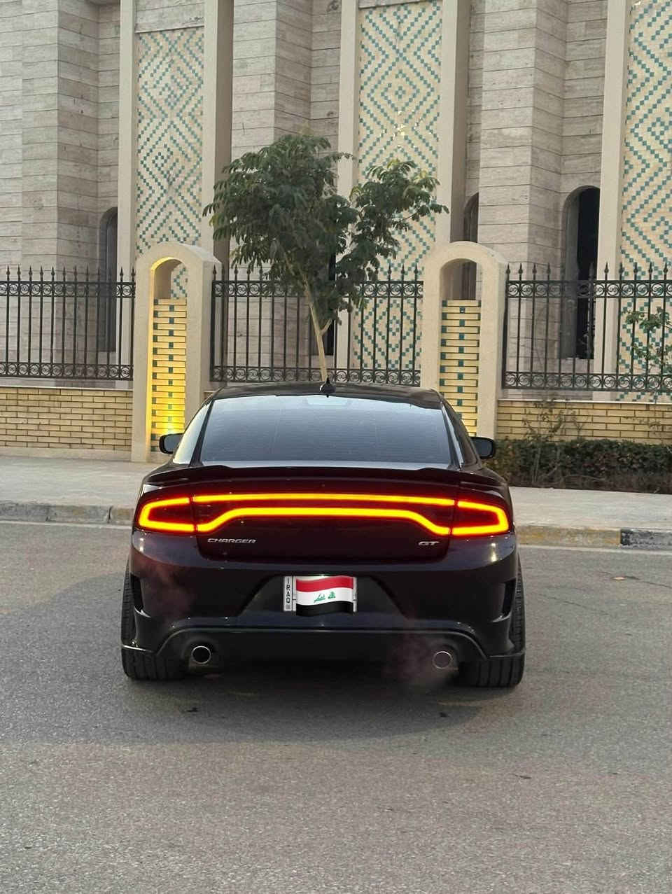 جارجر   2019 GT
الموديل :2019  رقم بغداد الدولي 
اللون : اسود
العداد : ٥٣ الف ميل قابل للزياده
المحرك : V6.  3.6L 
حداديه جديده توني مسويها 
ويل نجمه تو سايز 
دركه رياضي حرف D
 
 
المواصفات :
* نسخه  GT - SUPER TRACK PAK
*نظام sport
*كشنات حضن مخمل اسود وكهرباء
* مصابيح أمامية زنون . 
* كشافات الضباب زنون . 
* المصابيح الأمامية مع LED . 
* حساسات خلفيه
* شاشه كبيرة مع نظام ملاحة نفكيشن GPS .
* كار بلي
* الشاشة مع اوپشنات SRT . 
* تبريد قطعتين
* سستم صوت الپاين .
* ويل قياس 20 انج . 
* تشغيل عن بعد . 
* محدد سرعة . 
* تلفون بلوتوث . 
* كاميرا خلفية .
* مرايا متحسسة للاضاءة العالية .
* كير شفتر بالستيرن . 
* دخول ذكي (بصمة) .
*حجر البيئه موجود

حادث السياره جاملغ وبنيد ايرباك دركه ودشبول وبيها سونار السياره موجود
للاستفسار:واتس ***********
السعر ١٩٠$ وبيها مجال
