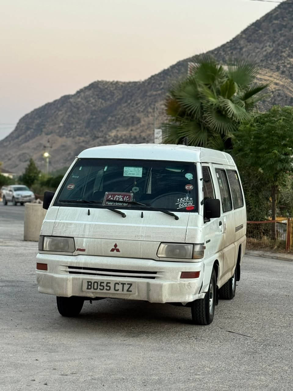 سلاو لە هەموو هاوڕێیان 
مستەر بۆشی ٢٠١١ 
حلوج کۆدی بەناوی خۆمە
گێر و مەکینە و تەبریت بەشەرت
تاقم گاحی و کوشنی لۆک دەرگە سکە 
سەقفی بۆیاخی نییە دەحم و لیدراوی نییە
توند و تۆلە دینار مەسروفی نییە
شوێن ڕانییە
٦٠$ مەجالیکی برایانە
***********
***********
