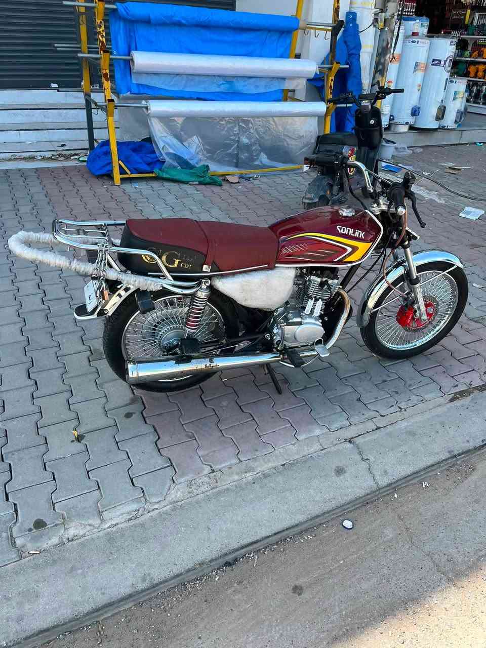 للبيع مرقمه واسط مشروع وطني شاصي 23 دراجه 25محرك 5 كير 125 cc كيج ولايت موجود اني مسوي حربي شلعه ومعدل فول 
سعر 1,500,000
للتواصل ***********

