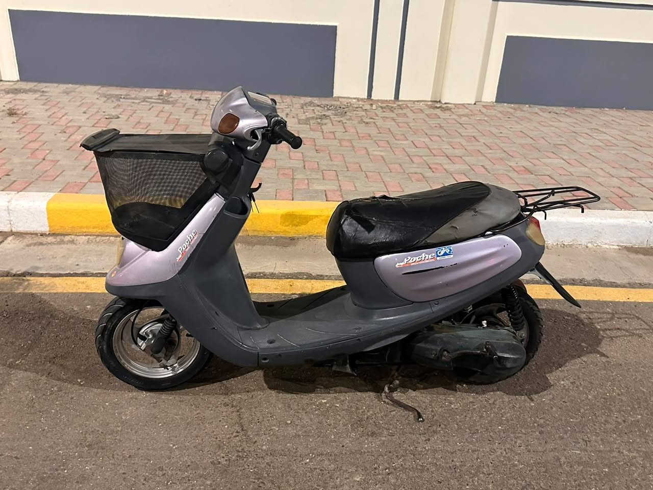 دراجة منغولي ام سلة 2003  مكينة ناعمة كفرات اصلية تشتغل نص هندرشرط سعر 350 وبيهة مجال مكاني كربلة  حي لميلاد تصل وتدلل ***********
