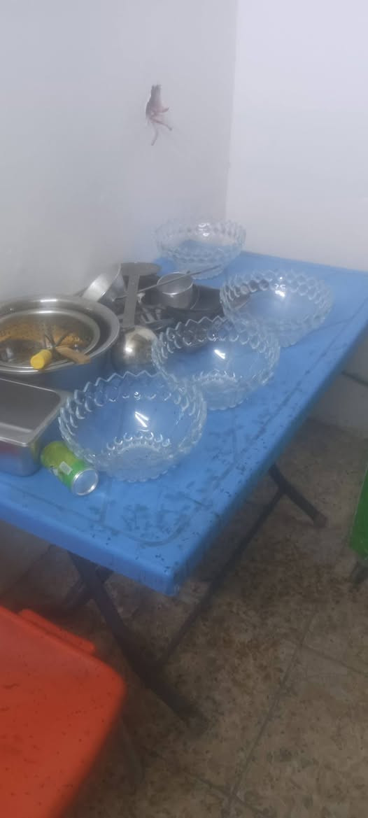 غراض مطعم متكامل للبيع
ويمكن ايجار المحل نفسه بسعر مناسب جدا
الموقع: الزعفرانيه الاربعميه دار قرب المتنزه
للاستفسار: ***********
