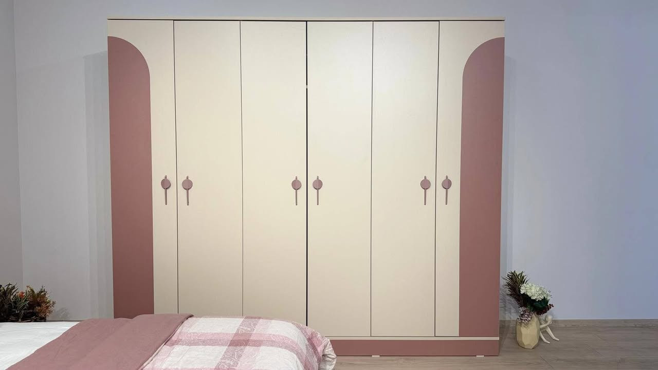 تم وصول غرفة شبابي يارن كريمي + وردي ابواب 6 قطع  معمل *اصلي* درجة اولى  ⚜️

نفس الصورة بالضبط 🤩
2 سرير🦾
سكك ثلاث مراحل
قياس الكنتور 240 سم✅
سرير 100*200✅
كومدي عدد 1.قياس 45سم✅
ميز تواليت... قياس 80سم✅
مكتبة 45*120 ،،✅
🛑المعمل الأصلي🛑لا نتعامل بالتقليد
استفسار على الرقم ***********
