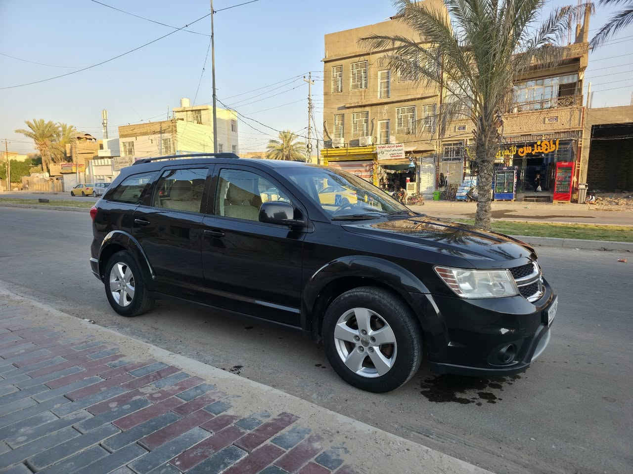 ماشيه 240 الف كيلو متر حقيقي وقابل للزياده 
رقم سليمانيه حره باسم اخويه 
بيها حادث فقط بلجاملغ جهة السايق موضح بلصور مبين اللون 
مكينه 3600 قطعة وحده تبريد والسياره محوره غاز صارلها سنه واي مشاكل مبيها مكينه صافيه كزاز
 للتواصل *********** 
مكاني بابل
السعر ١١٥ وقابل للتفاوض
