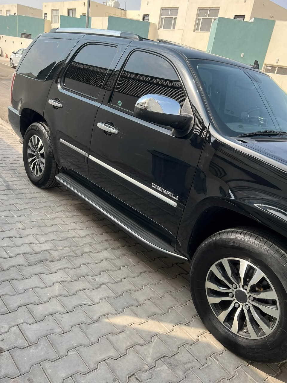 LI – موديل 2014 جمسي دنلي
🖤 اللون: أسود

المواصفات:

مكينة 6.2 V8 Vortec
كير أوتوماتيك 6 سرعات
نظام AWD للدنالي
نظام Active Fuel Management لتوفير الوقود
تعليق Denali متكيف مع تسوية خلفية
فرامل ABS ديسكات
نظام Stabilitrak وثبات إلكتروني
حساسات خلفية
كاميرا خلفية
نظام تحذير النقطة العمياء
تشغيل عن بُعد
تحكم بالمقود
مقاعد جلد فخمة
تبريد وتسخين المقاعد الأمامية
مقاعد أمامية كهربائية متعددة الوضعيات
ذاكرة مقعد السائق
مقود جلد وخشب
مقود مدفأ
تحكم أوتوماتيك بالمناخ 3 مناطق
تكييف خلفي مستقل
شاشة ونظام
Bluetooth + USB
نظام صوت Bose Centerpoint بـ10 سماعات
فتحة سقف كهربائية
مرايا كهربائية ومدفأة
إضاءة ضباب
زجاج مظلل
دعامات/عتبات جانبية
📌 ملاحظة مهمة: السيارة بيها قطعة صبغ فقط، بيه قبق الجنطه مفتوح والفحص مفتوح للمشتري حتى يتأكد بنفسه.

💰 السعر: [200
📍 المكان: [النجف الاشرف]
📞 الاتصال:***********
بيع فقط

دنالي ن

