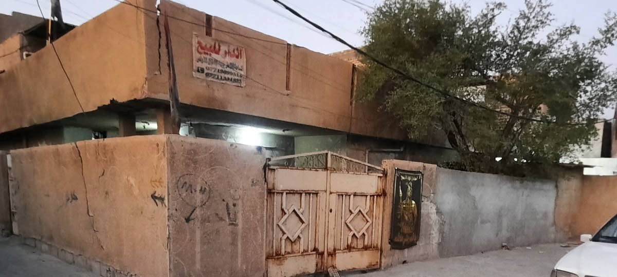 السلام عليكم البيت للبيع بناءقديم مساحة 260متر واجهة 13ونزال20 البيت بيعاع قطعة اراض موقع البيت زعفرانيه باظهره شارع المهد البيت ركن للاسفارتنه الاتصال على الرقم ***********

