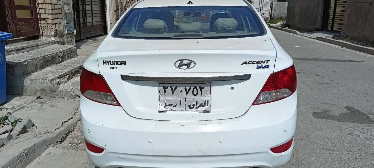سيارة اكسنت للبيع
رقم شمالي اربيل 
اكسنت خليجي موديل 2012
مواصفاتها 
بلو 
اشاير بالمري 
فتحة بالسقف 
تحكم ستيرن 
تبريد ممتاز 
محرك ممتاز 
كير ممتاز 
الصدر الامامي ممتاز 
الصدر الخلفي جيد 
بيها قطعتين وبقية السيارة مكفوله من الدعامية الى الدعامية 
السعر 80 
***********
