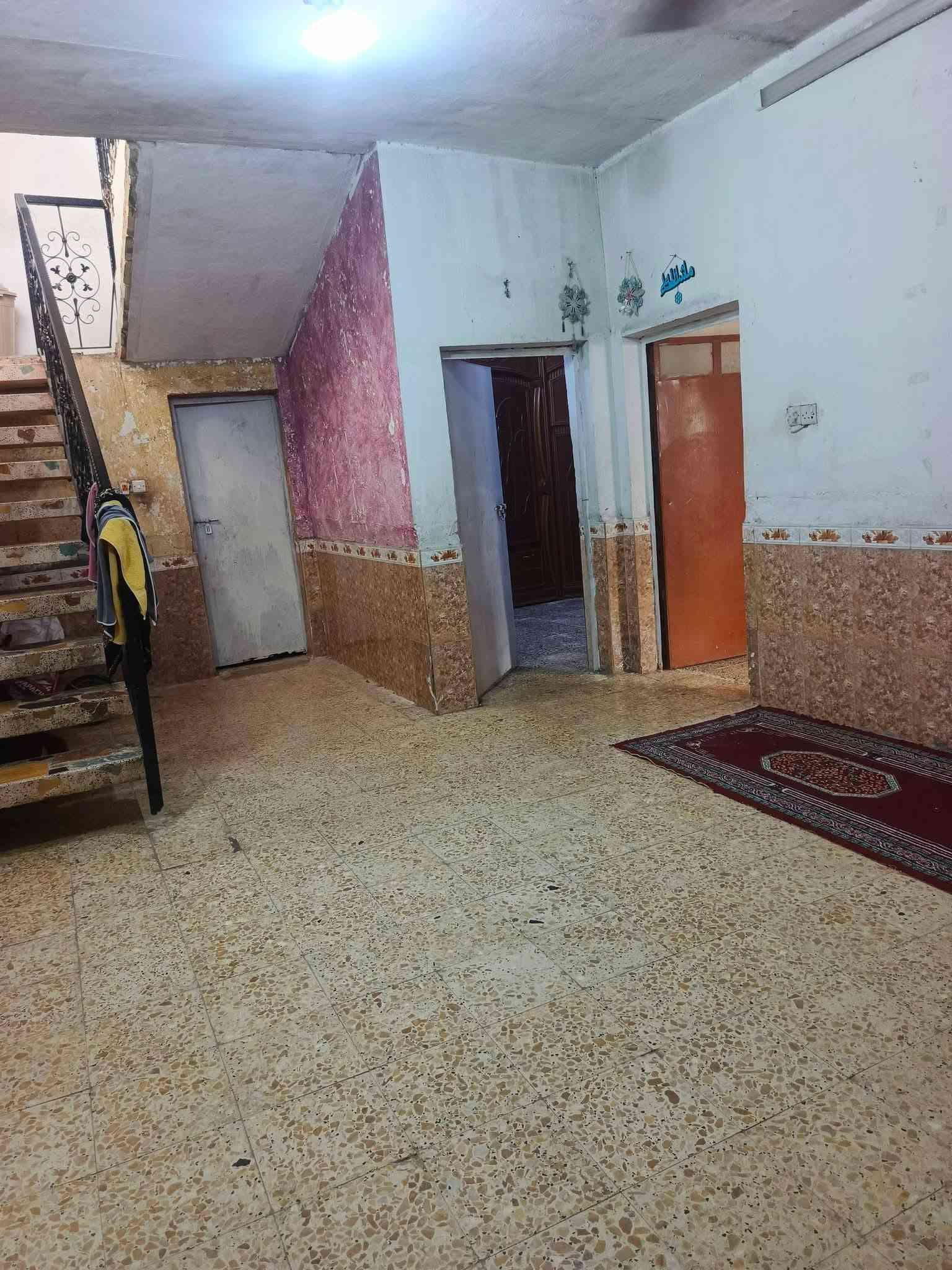 ياالله
سلام عليكم
البيت البيع طابو صرف
مساحه ((200)) متر بناء عكاده
يحتوي على استقبال وصاله ومطبخ
وأربع غرف نوم صحيات داخليه صحيات خارجيه
الماجديه سيد جميل قرب شارع ٢٠
استفسار اتصل برقم ((***********))
