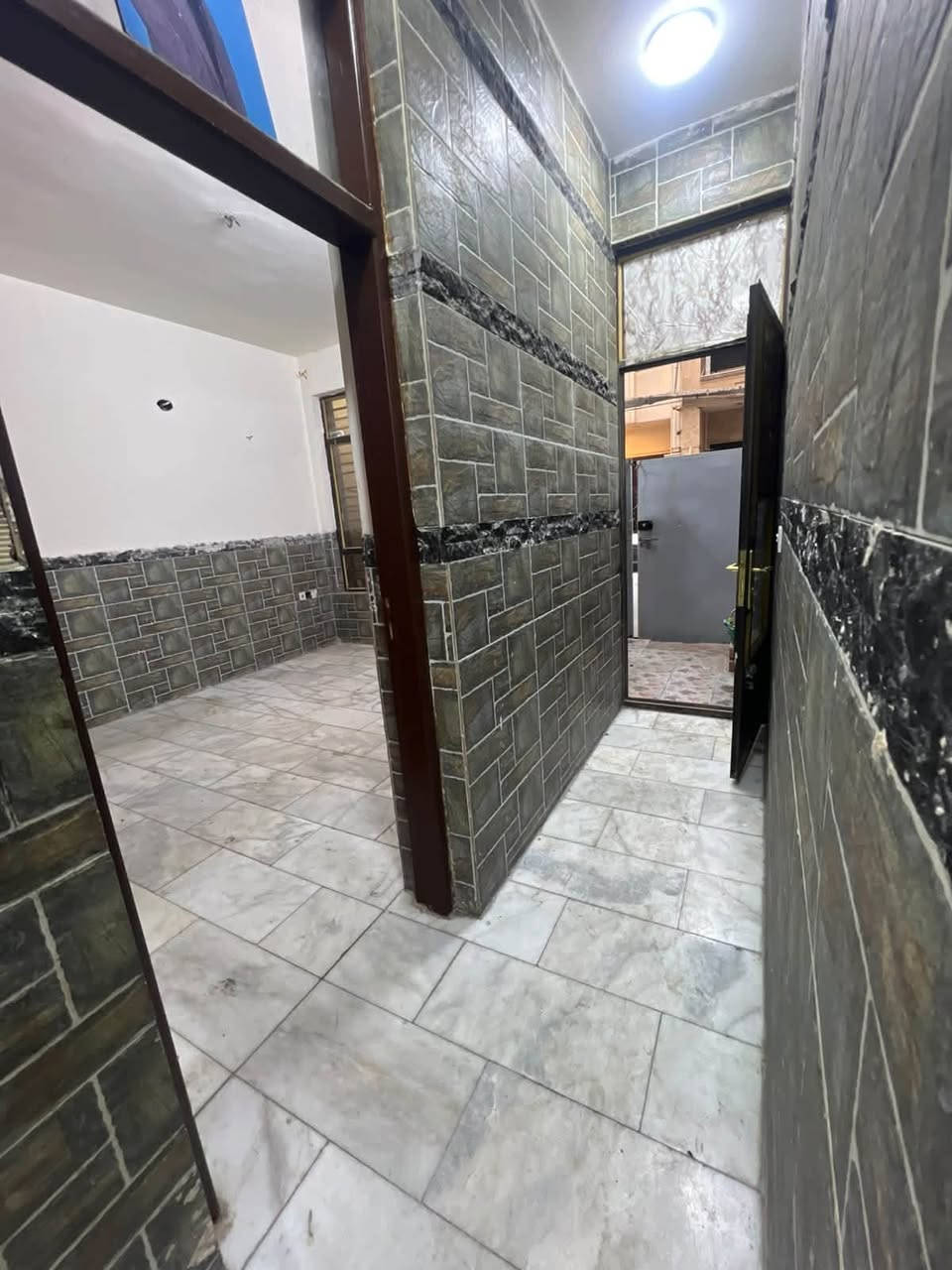 🏠 للإيجار في السيدية – مربع الاقتصاديين
بيت حلو ونظيف، ما يحتاج أي شيء، ويحتوي على:

* غرفتين نوم

* صالة

* مطبخ

* خدمات

📞 للاستفسار: ***********

أرام للاستثمار والتطوير العقاري
