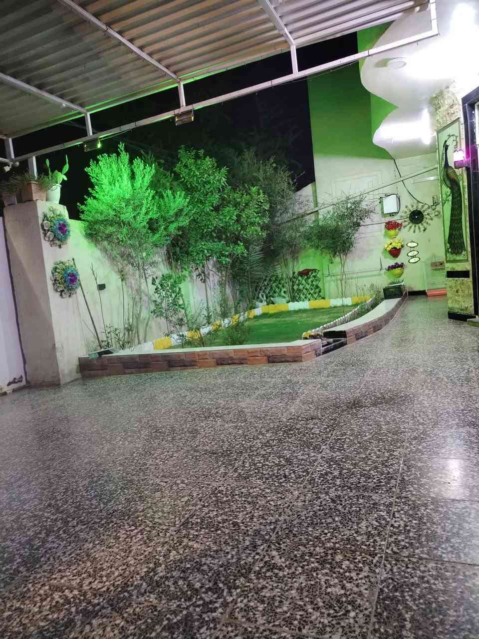 سلام عليكم بيت للبيع مساحه 300  بيت حديث طابوك جمهوري يحتوي. على غرفتين  . وصاله. وستقبال. ومطبخ.  بيت مرتب وكامل معه  اثاثه...  عنوان البيت العزيزيه مقابيل مدرسه صينيه مال سياسين... الاستفسار... على...هاذ الرقم ***********
