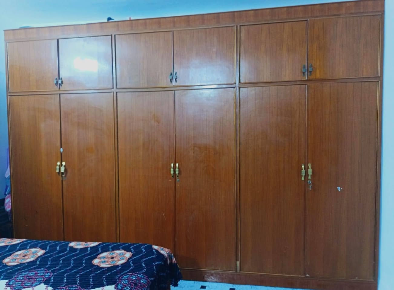 سلام عليكم غرفه اخشاب حطاطه للبيع ب٧٠٠ وبيهه مجال
المراسله واتساب فقط ***********
