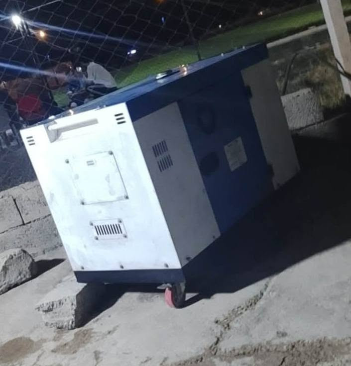 نهسلام عليكم مولد 25امبير فول بعدها جديده اسم عيب مابيها إلي يحب يتصل أو يجي يشوفها ابعينه أو يدلل ***********

