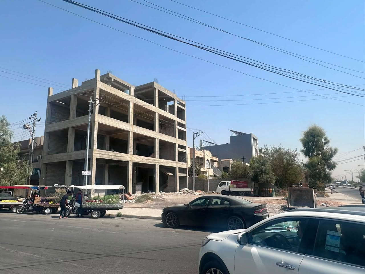 اعلان
مكلف بالنشر

عمارة مميزة للايجار في حي الحدباء بداية سايدين الصورة (ركن) مقابل باب جامعة الموصل

مناسبة لانشاء مجمع طبي متكامل 
🔹 ثلاث طوابق 
مساحة البناء ١٨٢ متر مربع
الابعاد ٢٠ واجهة * ٩
(يوجد مكان مؤسس للمصعد)
🔹امامها مساحة واسعة تصلح موقف سيارات او حديقة مساحتها 400 متر
البناء حاليا هيكل كامل 

إكمال البناء والتقسيم والتشطيبات يمكن تنفيذها حسب طلب واحتياج المستأجر، بما يتناسب مع طبيعة المشروع واستخدام كل طابق.

مناسبة بشكل خاص لـ مجمع طبي وعيادات متعددة، مع إمكانية تصميم المساحات بما يخدم الأطباء والمراجعين.

للمهتمين والاستفسار عن التفاصيل، يرجى التواصل.
***********
***********

التواصل مع الارقام المذكورة حصرا
