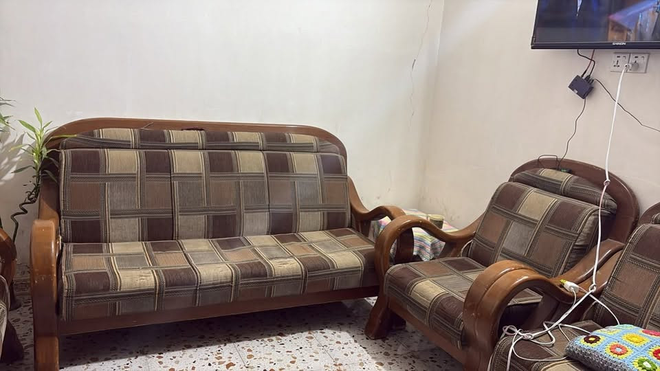 السلام عليكم تخم صاج انتيكا ثقيل جدا جدا للبيع السعر ٢٥٠ وبي مجال العنوان حلة حي العسكري للاستفسار واتساب ***********
