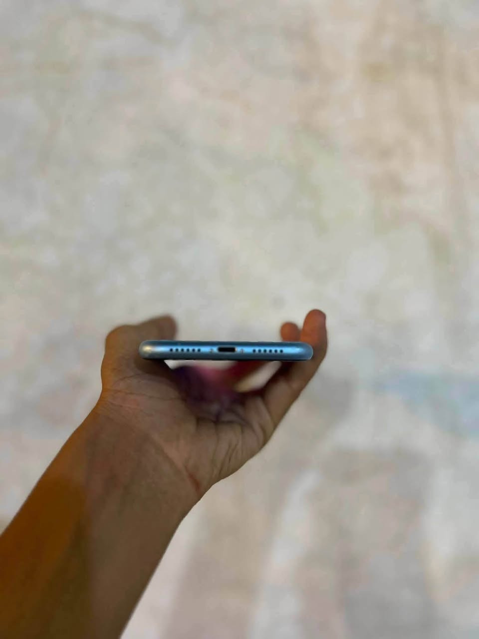 للمراوس شعندك نزل
أيفون XR لون سمائي ( وتر بروف )

كفاله عامه شرط الفحص

ذاكره 128

بطاريه 78 بلاديه

فيس ايدي شغال

أمريكي نموذج M

ضهر بي فطور خفيفه ومغلف 

كامره صوت اتصال كله شغال شرط الفحص اذا بي عيب تاخذه ببلاش 

السعر 140 وبي مجال حق جيتك

مكاني نجف كوفه 

*********** واتساب

نص مكتوب في الصور:
- 8:16 35 3G البطارية حالة البطارية والشحن رسالة مهمة حول البطارية حالة بطاريتك متدنية جدًا. يمكن أن يبدل أحد مزودي خدمة Apple المعتمَدين البطارية لاستعادة الأداء والطاقة القصويين. العثور على خيارات الخدمة... الحد الأقصى للقدرة 78% هذا قياس لقدرة البطارية مقارنة بقدرتها عندما كانت جديدة. قد تتسبب القدرة المنخفضة بتقليل ساعات الاستخدام بين عملية الشحن والأخرى. أقصى قدرة للأداء تدعم بطاريتك حاليًا الأداء الطبيعي وقت الذروة. شحن البطارية المحسن للحد من استنزاف عمر البطارية، يتعلم الـ iPhone من عادات الشحن اليومية، بحيث ينتظر ولا يتجاوز 80% حتى يحين موعد حاجتك إلى استخدامه.