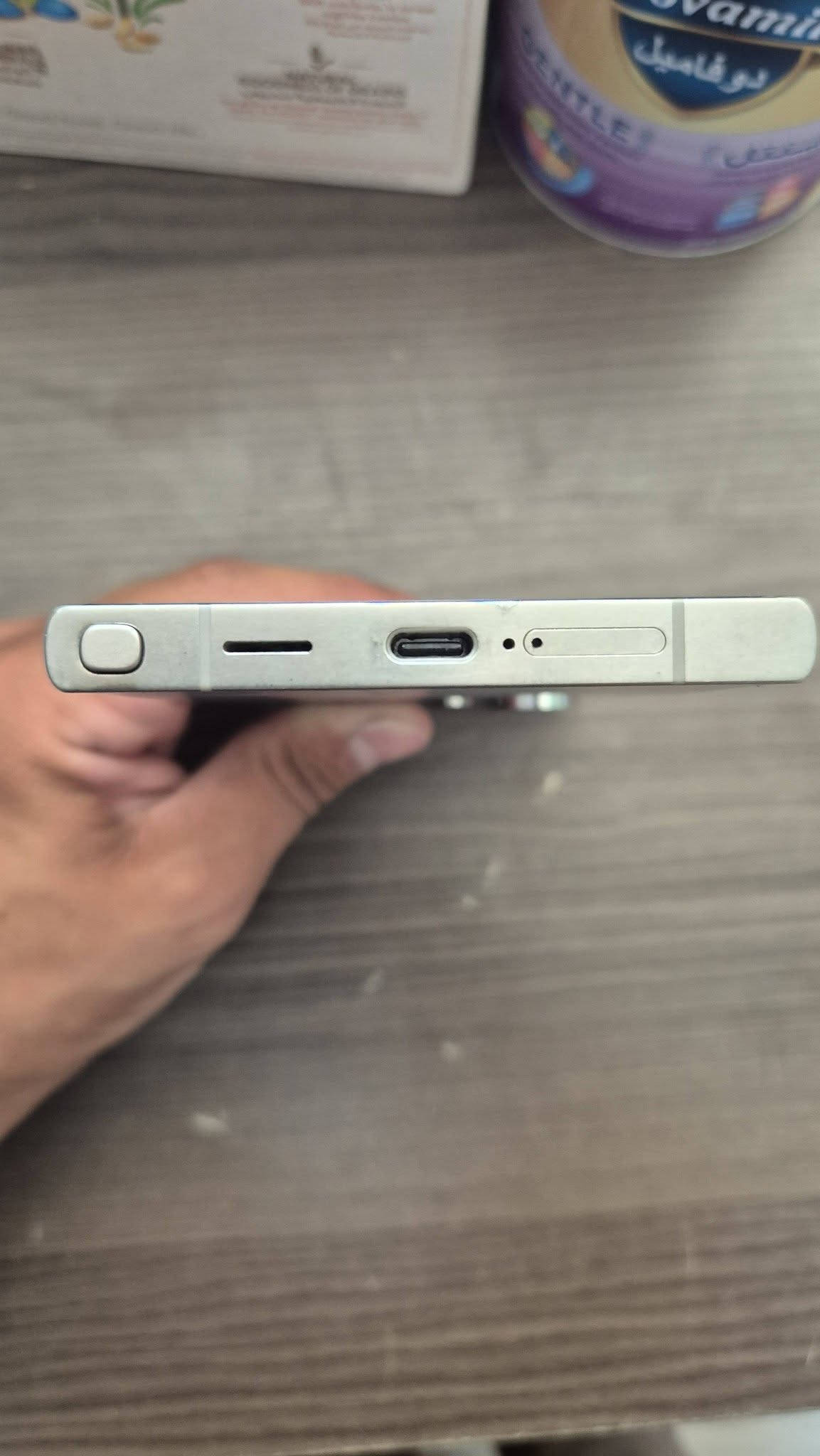 Samsung💙 
⭕ سامسونج اس 24 الترا 512 شرق اوسط
الجهاز كلش نظيف و على ايدي فقط نقص كارتون يجي وياه شاحنة اصلية و كفر اصلي مدرع
السعر 950,000 الف 
❇️ مكاني بغداد / الشعلة /
رقمي *********** ✅
