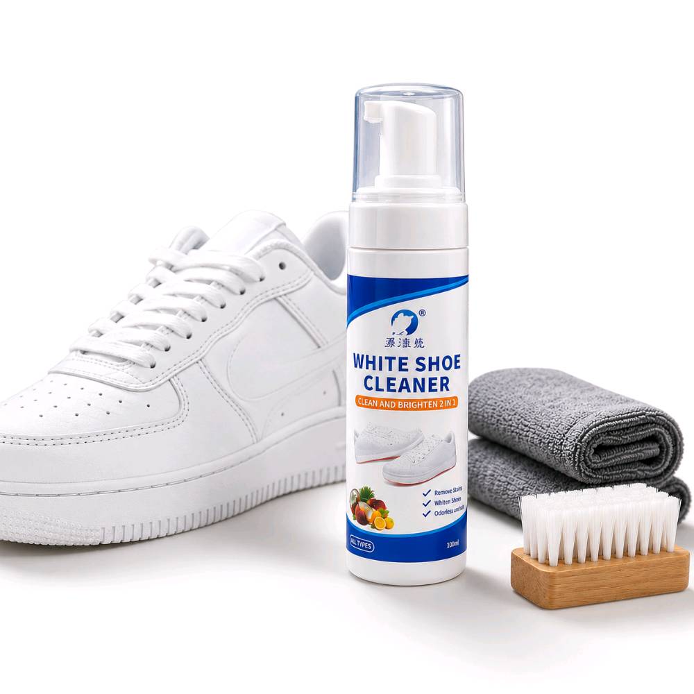 منظف الأحذية البيضاء الرغوي 2×1 – White Shoe Cleaner

خلّي أحذيتك ترجع نظيفة ولامعة بسهولة مع منظف الأحذية الرغوي العملي بتقنية التنظيف بدون ماء.

• تركيبة رغوية Rich Foam لتنظيف الأحذية

• تنظيف بدون ماء Waterless Cleaning

• يساعد على تنظيف وتفتيح الأحذية البيضاء

• مناسب للأحذية الرياضية والسنيكرات والأحذية القماشية والجلدية

• سهل الاستخدام مع بخاخ رغوي عملي

• يمكن استخدامه مع فرشاة ناعمة أو منشفة للتنظيف

• النوع: منظف أحذية رغوي
• الموديل: Clean And Brighten 2 In 1
• السعة: 200ml
• الاستخدام: تنظيف الأحذية البيضاء
• يحتوي على: Rich Foam / Waterless Cleaning / Clean And Bright