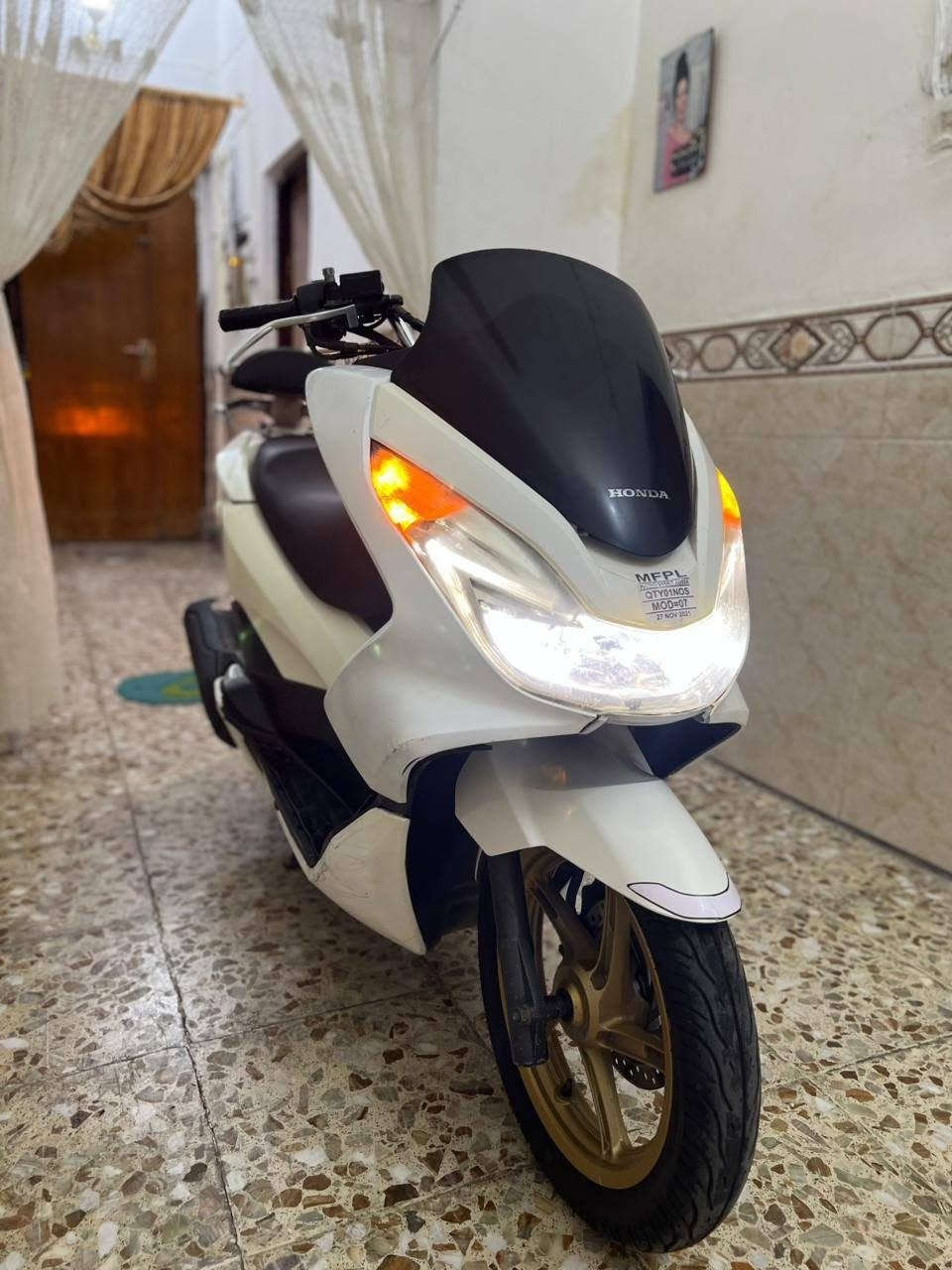 دراجة(PCX)…(الجيل الثاني 
#مال رمبه ماشيه 38 حقيقي 
# الـمكينة 150 حرف (A)
وكاله وكاله ما متعوبه مال جناي🛵🛵
دراجة شلعة معدل كهربائيات كلها شغالة
…دراجــة بـلاديـة جـديدة…
اي نقص مابيها مكفولة كفاله عامه بشرط الفحص كفرات بلادي  دراجه مكفوله 
جيب فيتر وتعال افحص مستعجل على بيعتها
السعر مليون و 600الف وبيهه  مجال بسيط
العنوان الكرخ للاستفسار عل هذا الرقم***********

