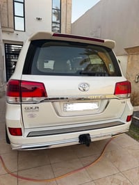 لاندكروزر • ٢٠١٨ • ٦٥٠٠٠ كم