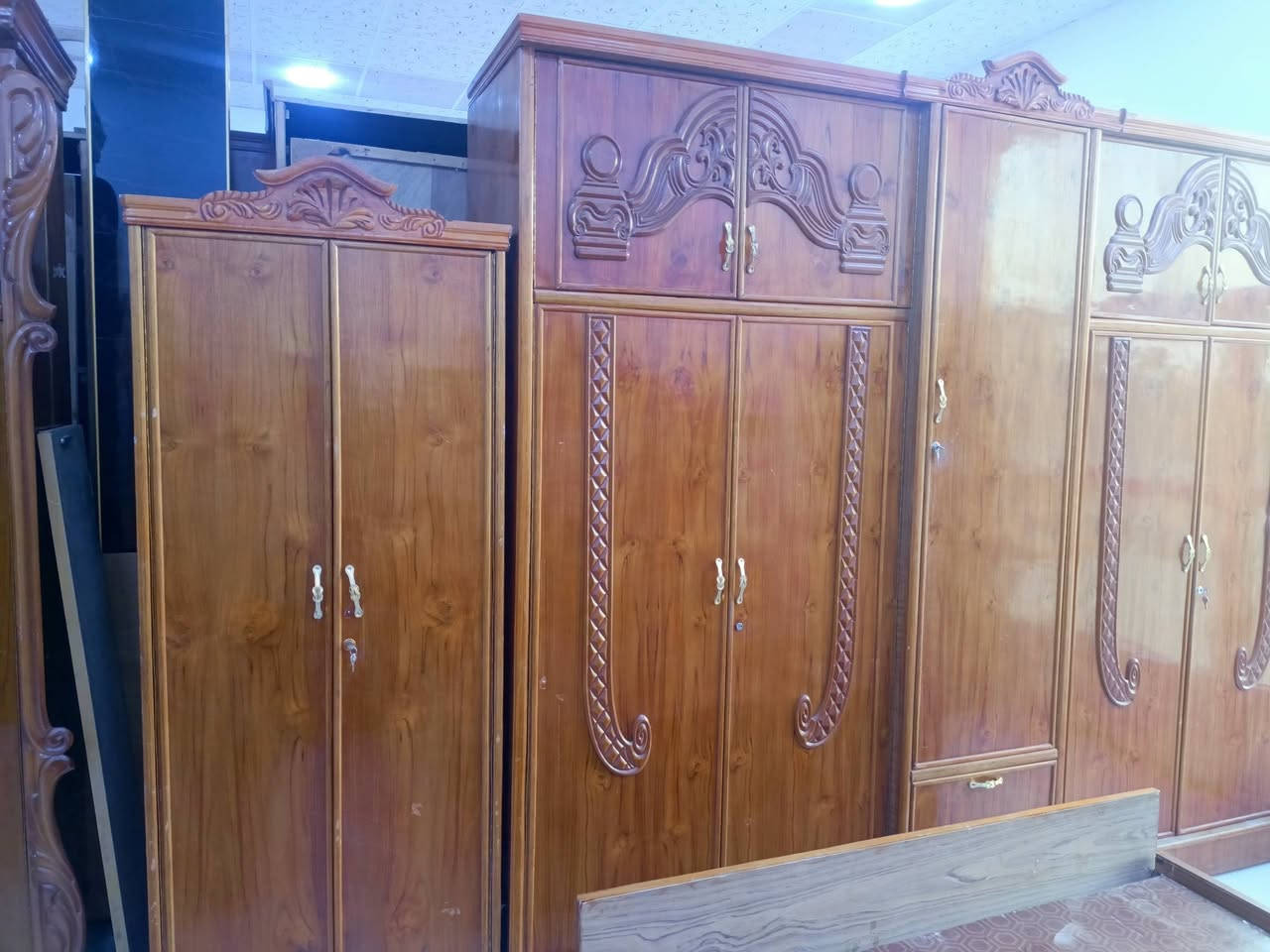 غرفة نوم صاج عراقي كنتور ٥ ابواب زاويه كنتوريه استخدام كلش قليل السعر ٨٥٠ وبيها مجال للاستفسار***********
