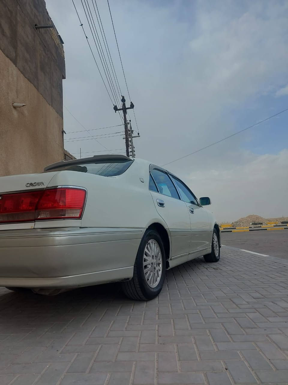 ملكه كصتين رقم بصرة نكليزي باسمي سياره جديده تعال وشوف سعره ٨٥ وبيه مجال الاستفسار ***********
