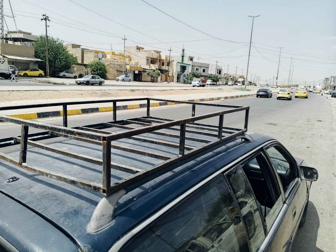 للبيع اوميكه حجم 20كير ومحرك شرط
المحرك مال كصه جديد شرط التحويل
من الشرعي هزه جديده جام امامي جديد
طخم امامي خلفي جديد سياره جاهزة 
سنويا خضره ومرسمه كامله السعر 12$ورقا
مكان السياره موصل حي صدام التواصل 
***********
***********
